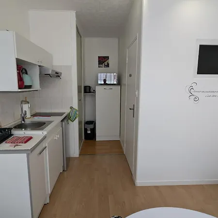 Cozy 24 M Near The Sea Апартаменты