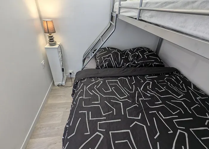 Cozy 24 M Near The Sea Apartamento